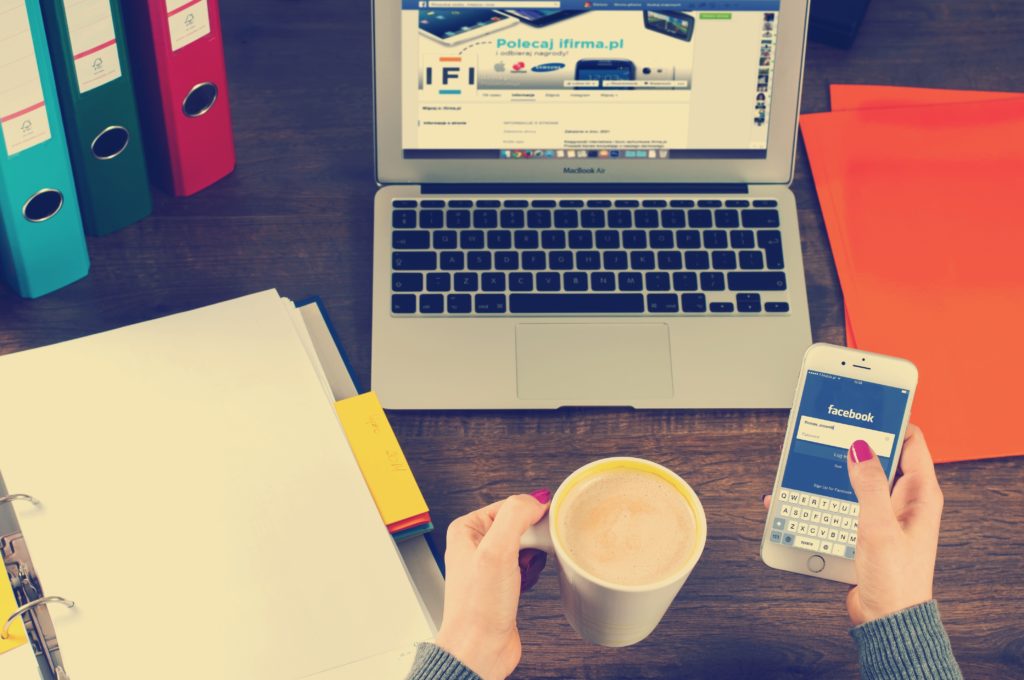 Content Marketer on Facebook Mobiile